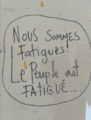 graffiti 'Le peuple est fatigué'