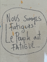 graffiti 'Le peuple est fatigué'