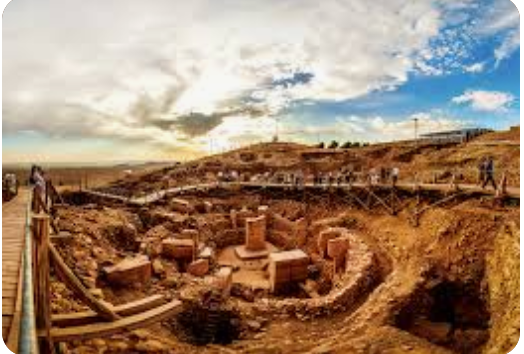 Un exemple de ville sans Etat, il y a 11 000 ans, Göbekli Tepe (actuelle Turquie)